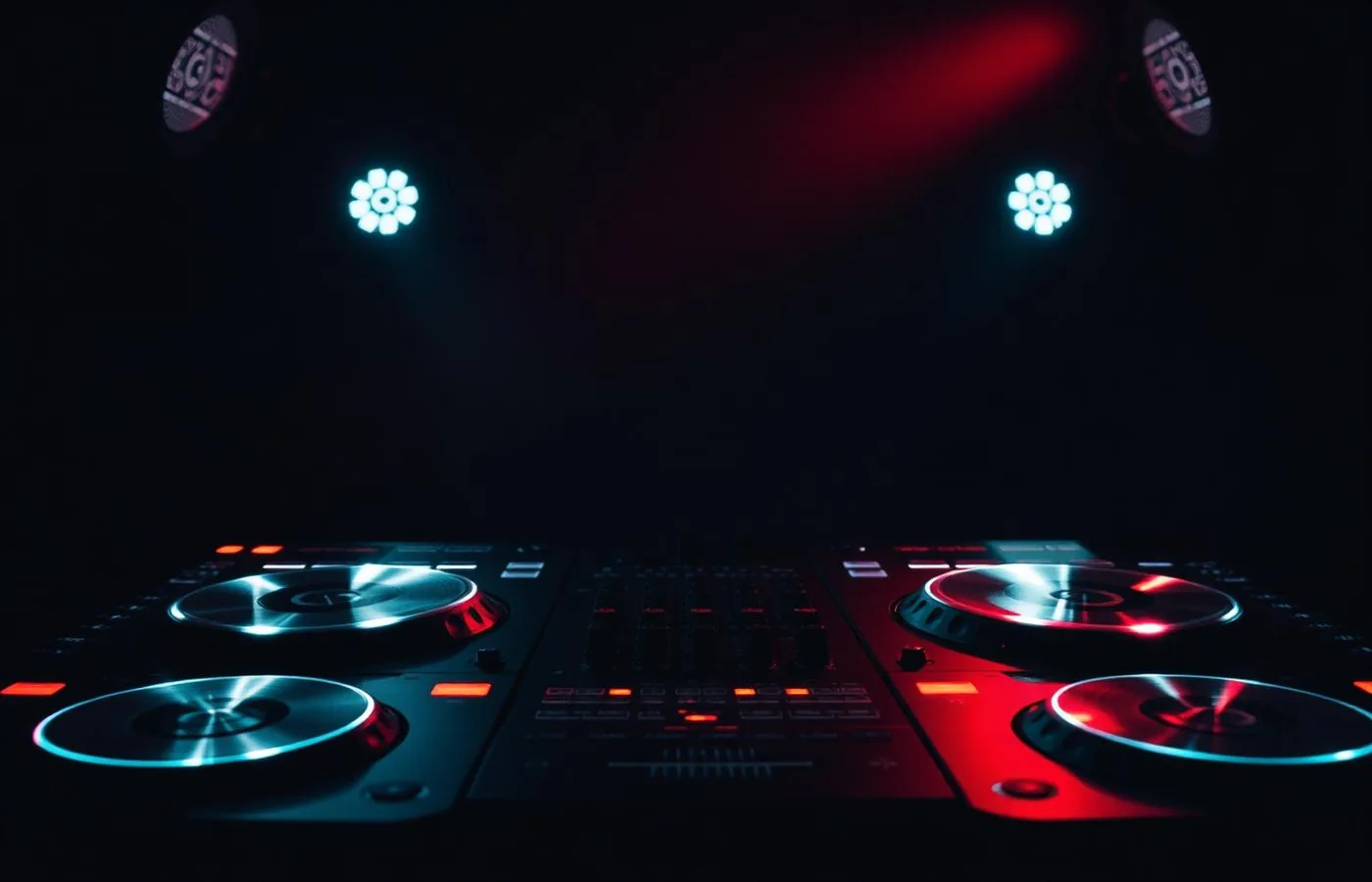 Cabine de DJ com CDJs e mixer